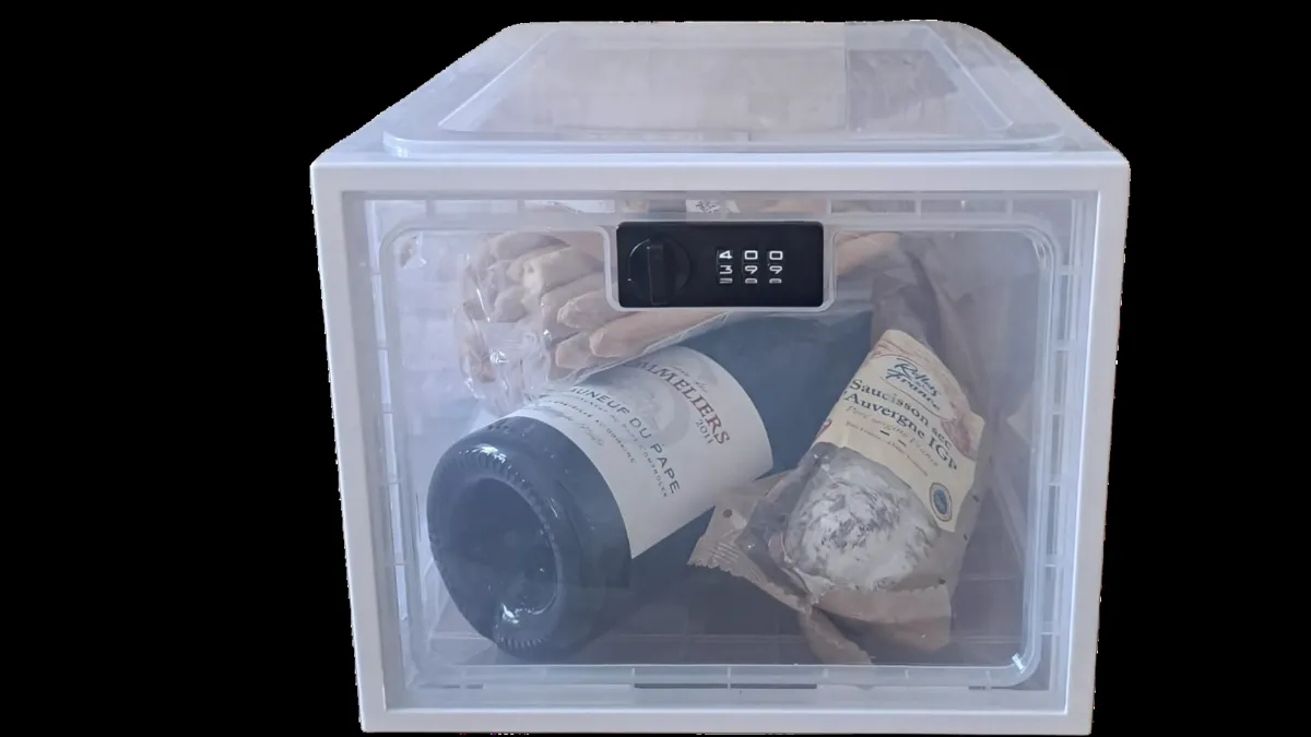 La box UnlockIt, transparente, avec serrure à code